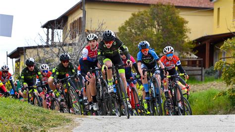 Giovani ciclisti durante il Giant Grassroots Program