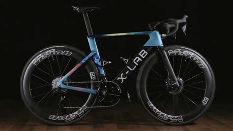 XDS Astana Team con le bici X-Lab AD9