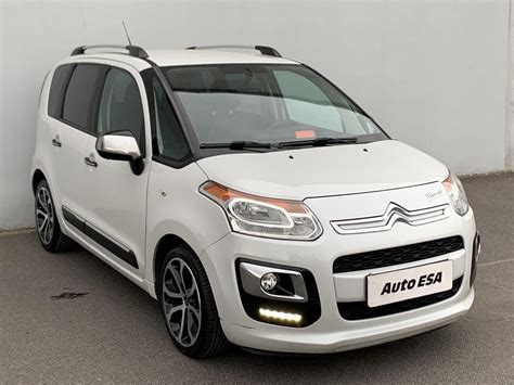 Citroën C3 Picasso vista frontale in strada