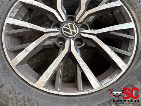 Dettaglio cerchi in lega Volkswagen Tiguan R