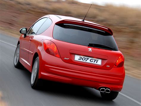 Peugeot 207 GTI in movimento