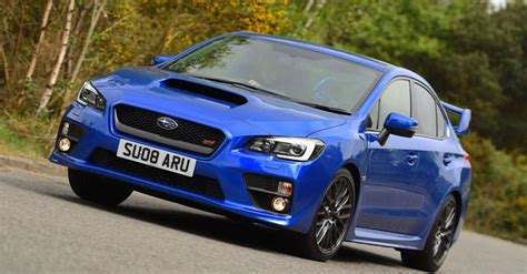 Dettaglio del posteriore di una Subaru Impreza WRX con ala Orciari