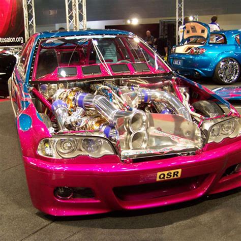 Auto sportiva modificata con tuning