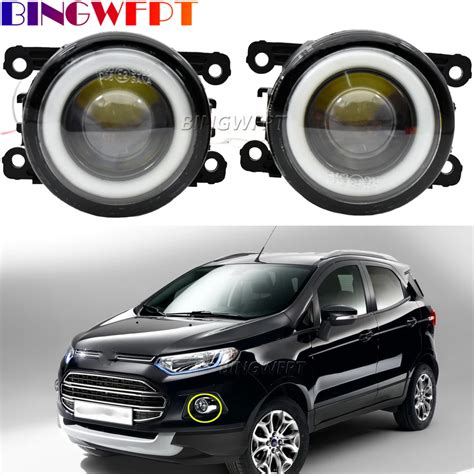 Ford Ecosport con fendinebbia accesi