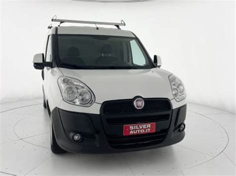 Fiat Doblo su strada innevata con catene