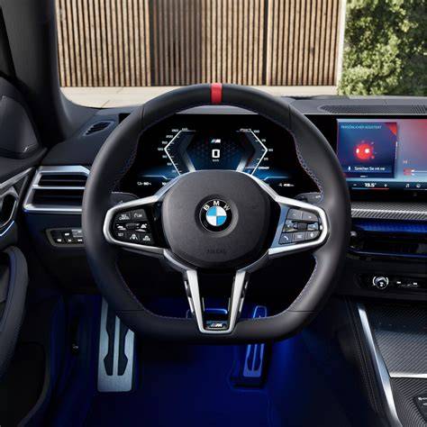 Volante BMW con icona di attenzione