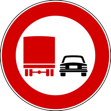 Segnale di divieto di sorpasso per veicoli pesanti