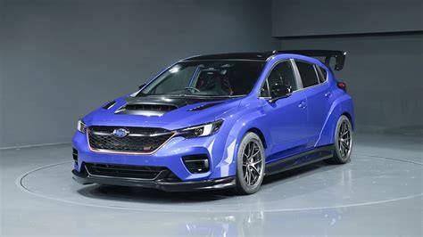 Subaru Impreza WRX STI: Vista esterna con alettone posteriore