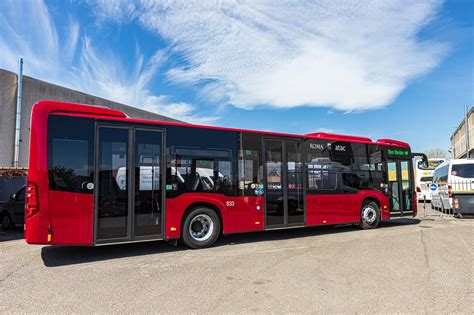 Flotta di autobus Mild Hybrid in un deposito