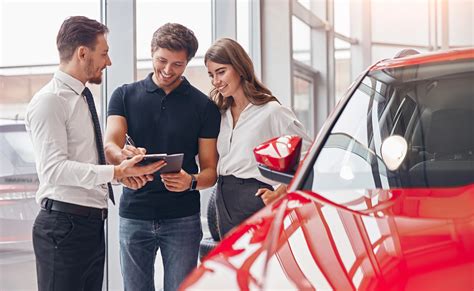 People discussing car financing