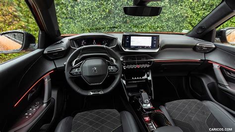 Interni Peugeot 2008 con iCockpit