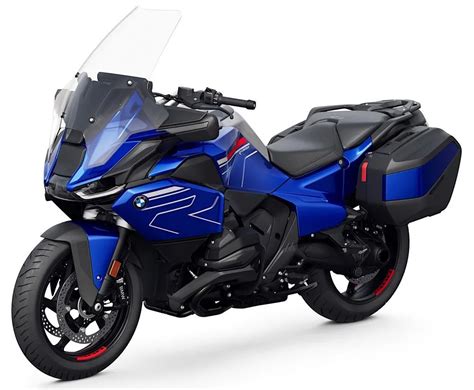 BMW R 1300 RT in mostra all'interno dello showroom