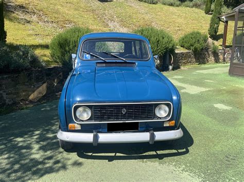 Dettagli dell'interno della Renault 4 restaurata