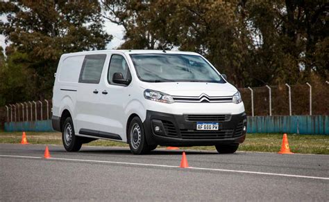 Citroën Jumpy in movimento su strada