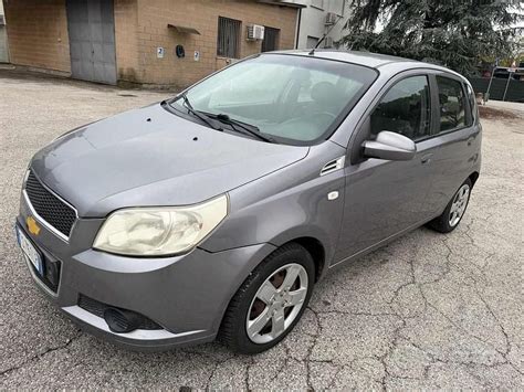veduta laterale Chevrolet Aveo berlina tre volumi