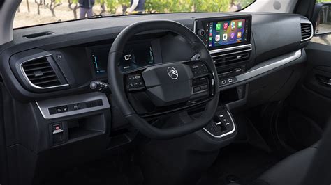 Interni della plancia del Citroën Jumpy con display digitale