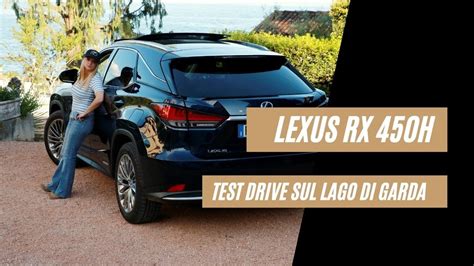 Lexus RX 450h su strada