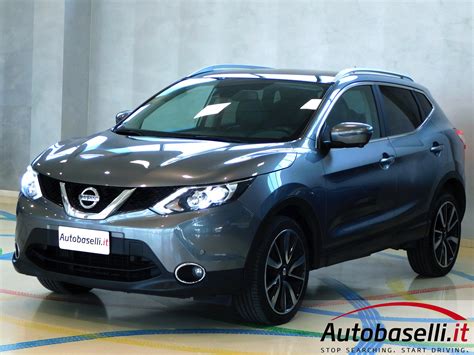 Nissan Qashqai dCi 130 4WD in azione su strada sterrata