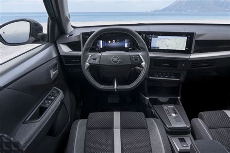 Opel Frontera interno con tappetini