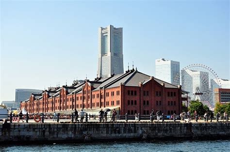 Logo storico e moderno di Yokohama