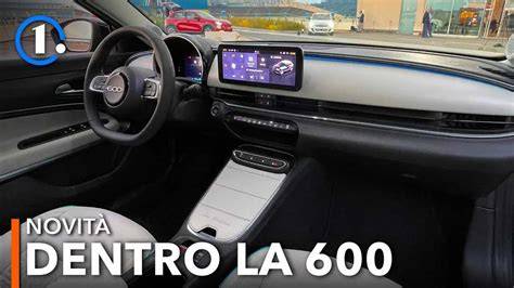 Interni Fiat 600 con vano portaoggetti