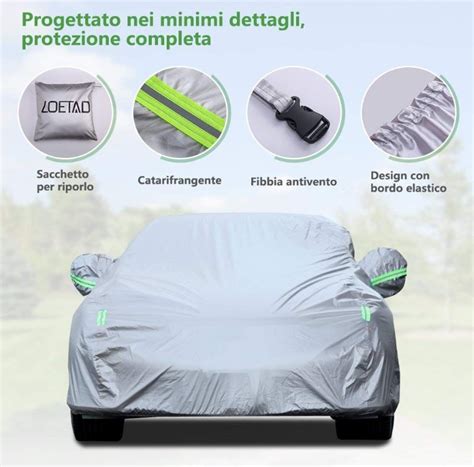 Dettaglio di una Dacia Logan protetta da un telo copriauto.