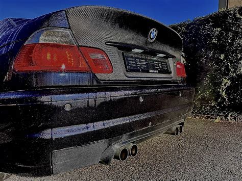 Spoiler per BMW E46 montato su un'auto