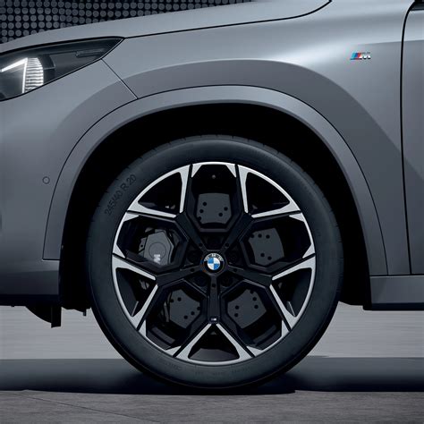 Vari accessori originali BMW esposti
