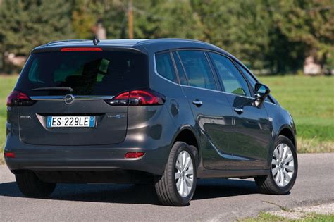 Bagagliaio Opel Zafira Tourer Metano con sedili reclinati