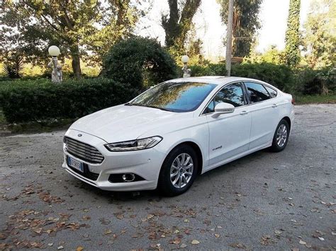Ford Mondeo in strada