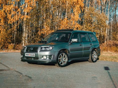 Subaru Forester SG_ con fari a LED accesi