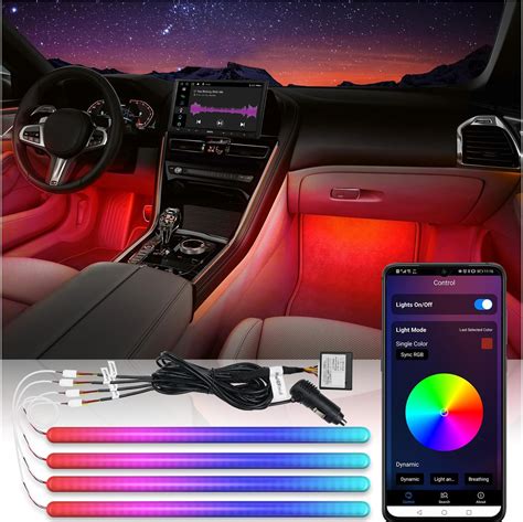 Interno di una Subaru Forester con luci LED interne