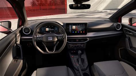 Interni Seat Ibiza con schermo infotainment