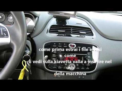 Dettaglio del sistema di infotainment Blue&Me nella Fiat Grande Punto