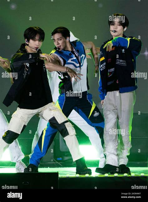 Jin Kuga si esibisce sul palco