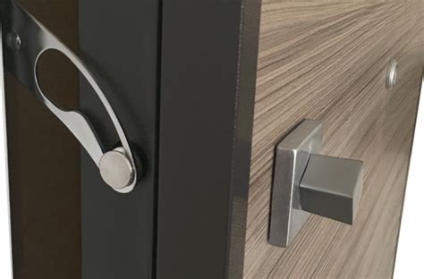 Cerniera porta auto e limitatore di apertura