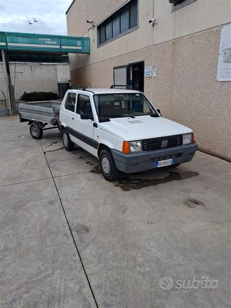 Fiat Panda Cross 4x4 con gancio traino e rimorchio