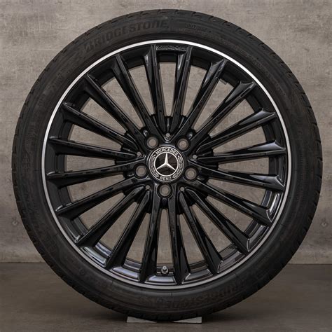 G-Wagon personalizzato con cerchioni neri diamantati