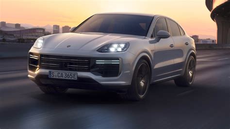 Porsche Cayenne Coupé vista frontale con fari LED Matrix
