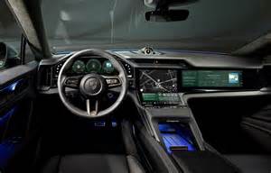 Interni Porsche Cayenne Coupé con triplo display
