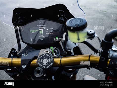 Motocicletta elettrica Energica in carica