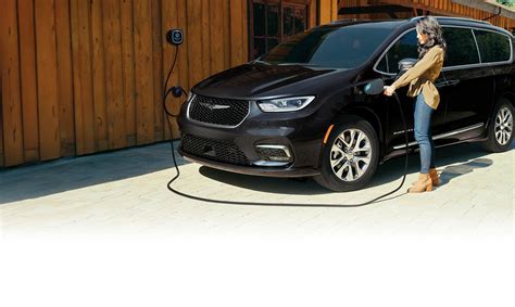 Schema tecnico del powertrain ibrido plug-in Chrysler Pacifica