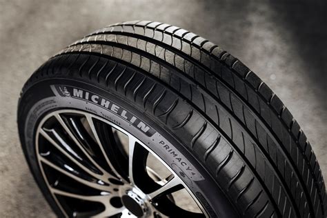 Michelin Primacy 4 su strada bagnata