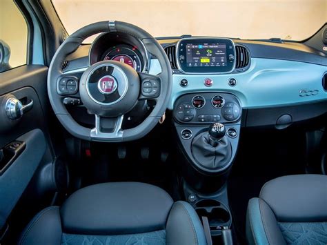 Dettaglio interni Fiat 500 Hybrid