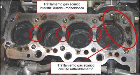 Interno centralina motore bruciata