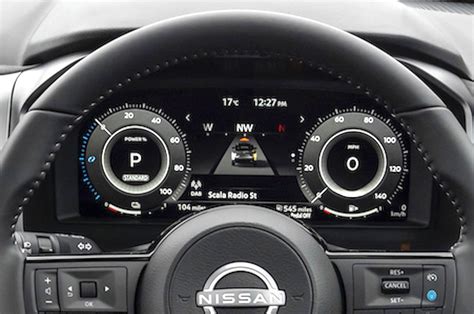 Menu impostazioni sul display informativo multifunzione Nissan
