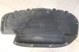 Immagine di un pannello isolante del cofano motore Volkswagen Golf MK5