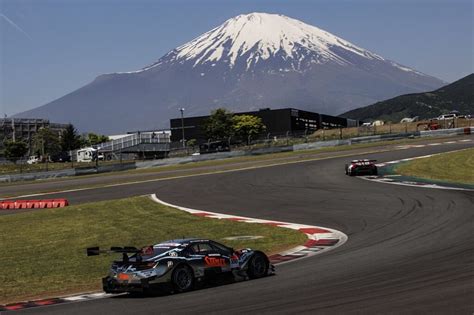 Veduta aerea del Circuito del Fuji con il Monte Fuji sullo sfondo