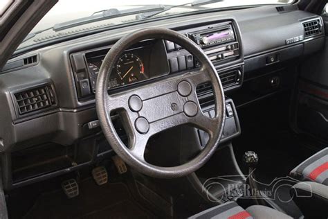Interni della Golf GTI 1986 con tappezzeria grigia
