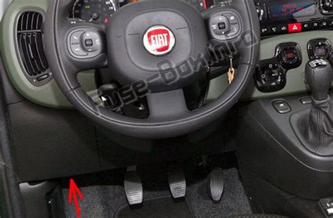 Posizione della scatola dei fusibili nell'abitacolo della Fiat Panda 169